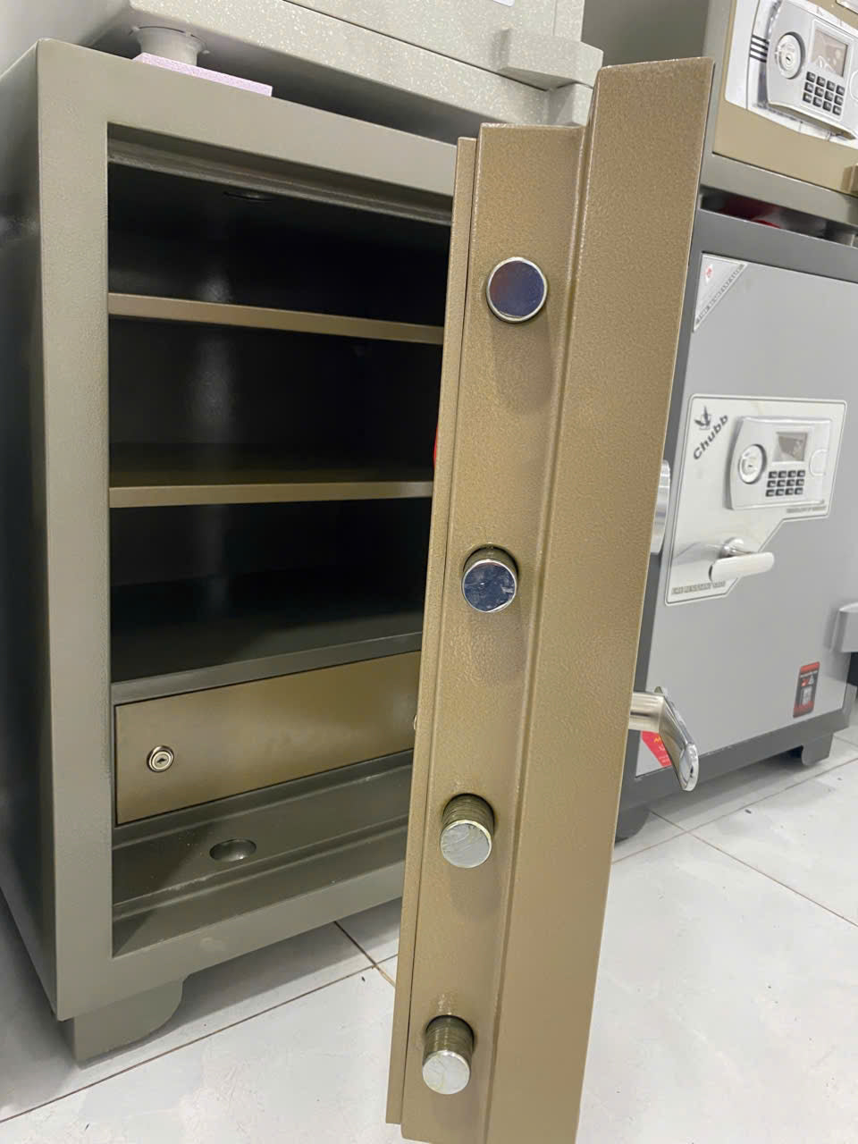 Két sắt Chubb CB-770E (160kg)