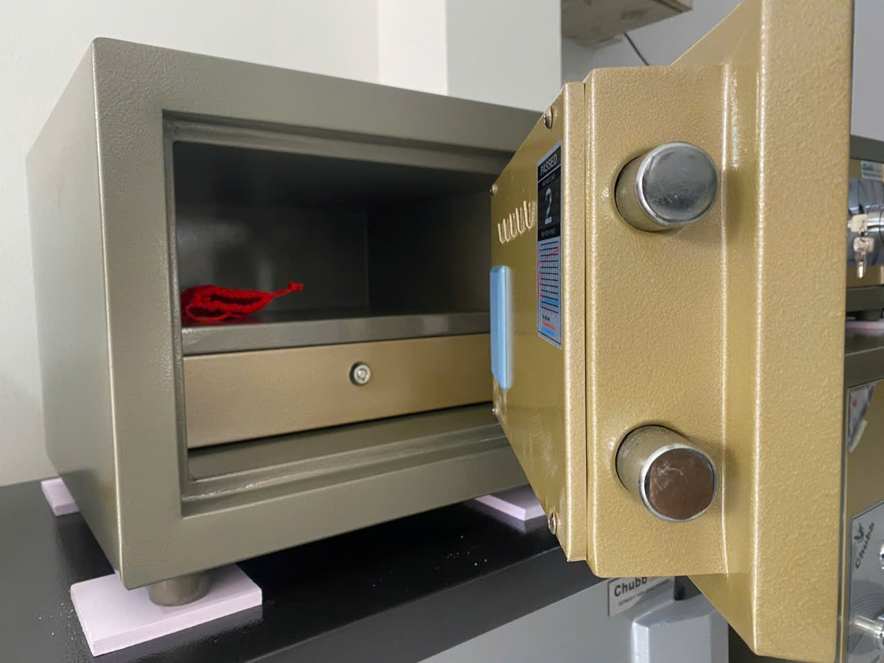 Két sắt Chubb CB-330E (50kg)