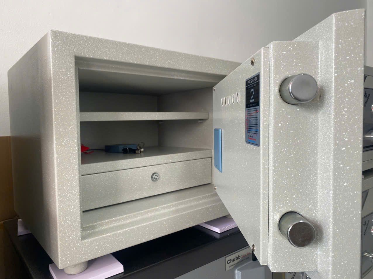 Két sắt Chubb CB-380E (60Kg)